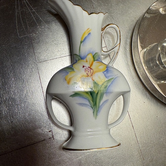 Mid-century Japanese floral porcelain bud vase c. 1940s–1960s